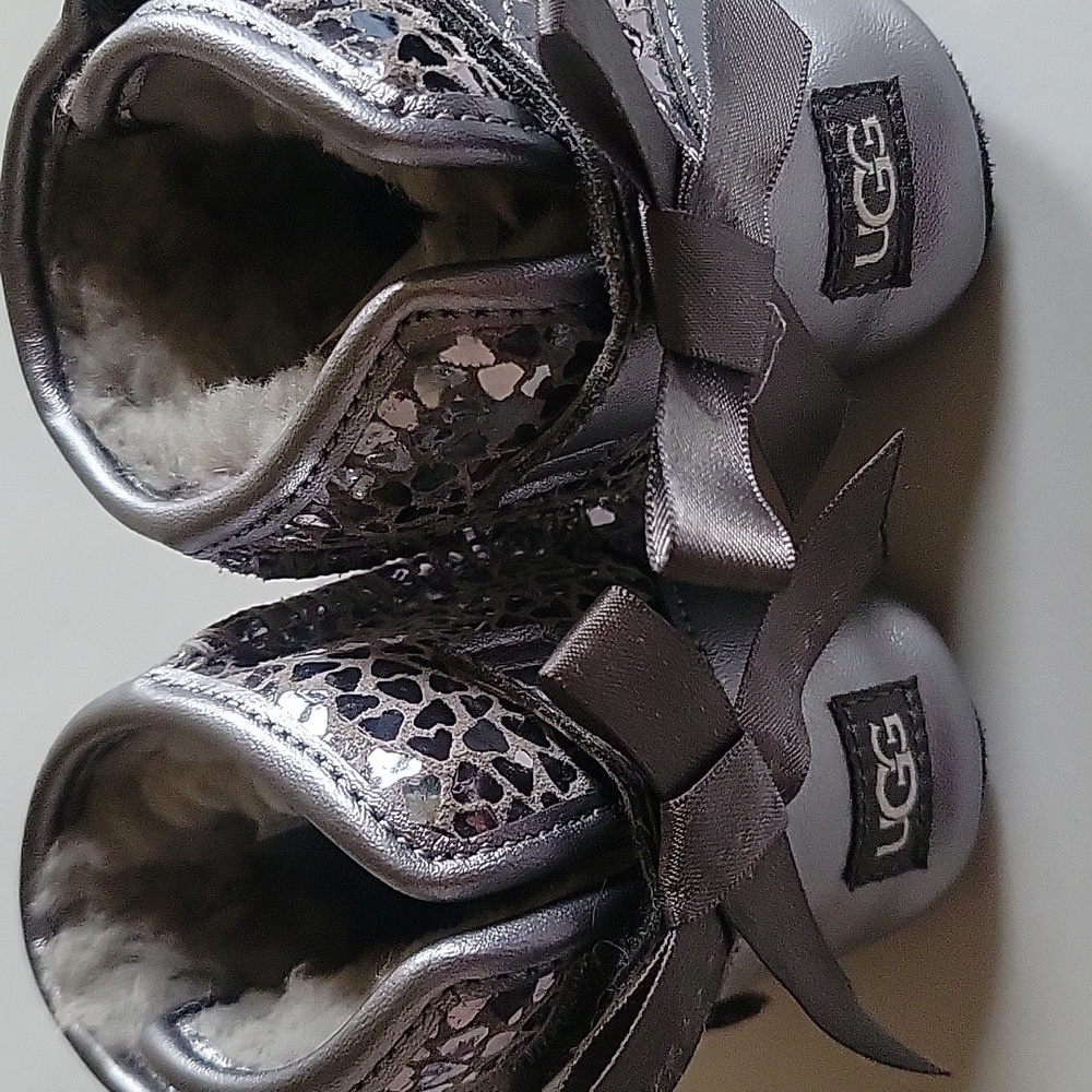 UGG Kids Boots in Shiny Silver - Picture 6 of 12